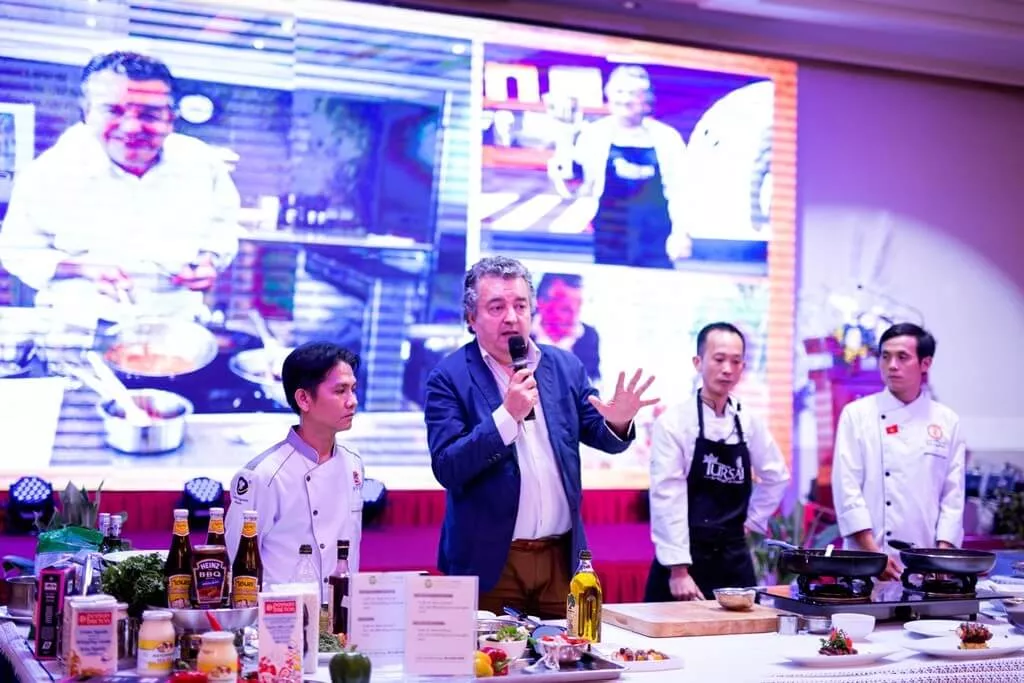 David Thai and Đồng Nai Chefs