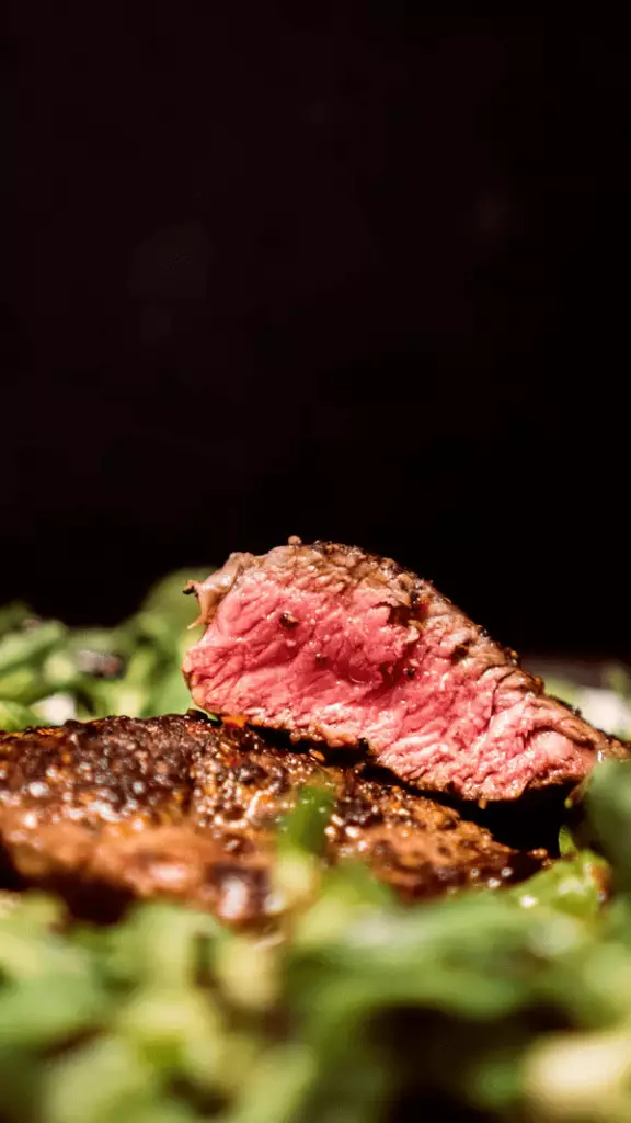 Nạc vai bò Mỹ thường được chế biến thành các món ăn cao cấp như bít tết, BBQ...