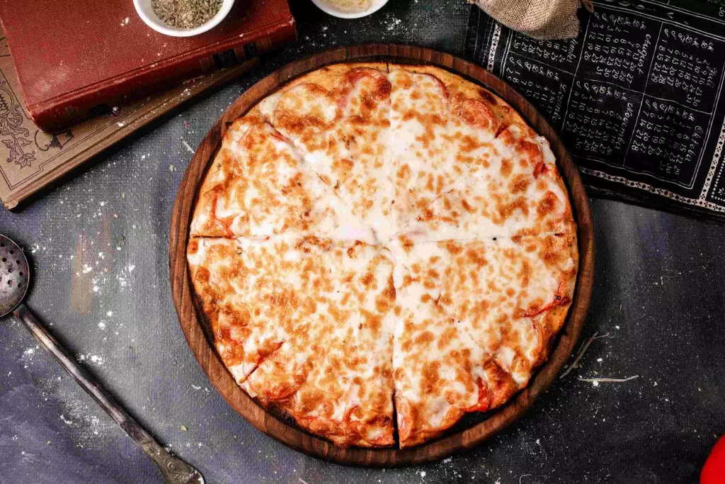 Phô mai Cheddar với khả năng bao phủ lên bề mặt pizza